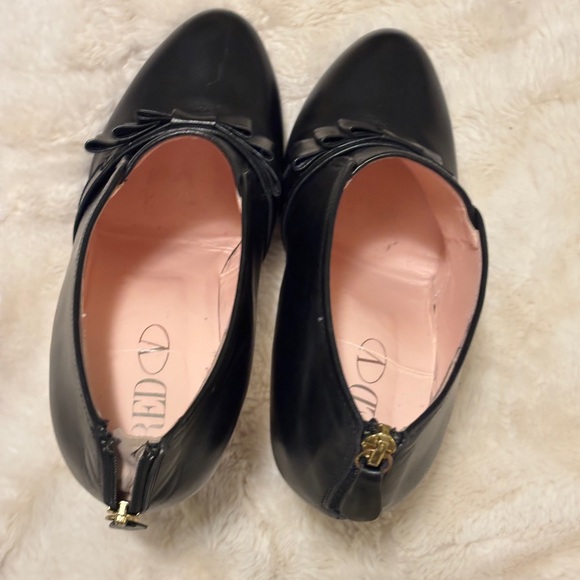 Elegant Black Ankle Boots - Picture 4 of 5